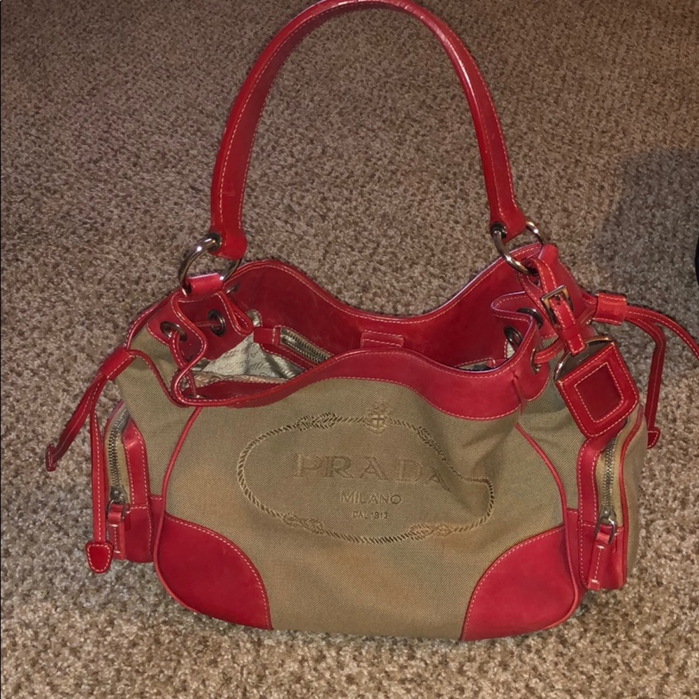 Authentic PRADA PURSE ❤️🔥😘